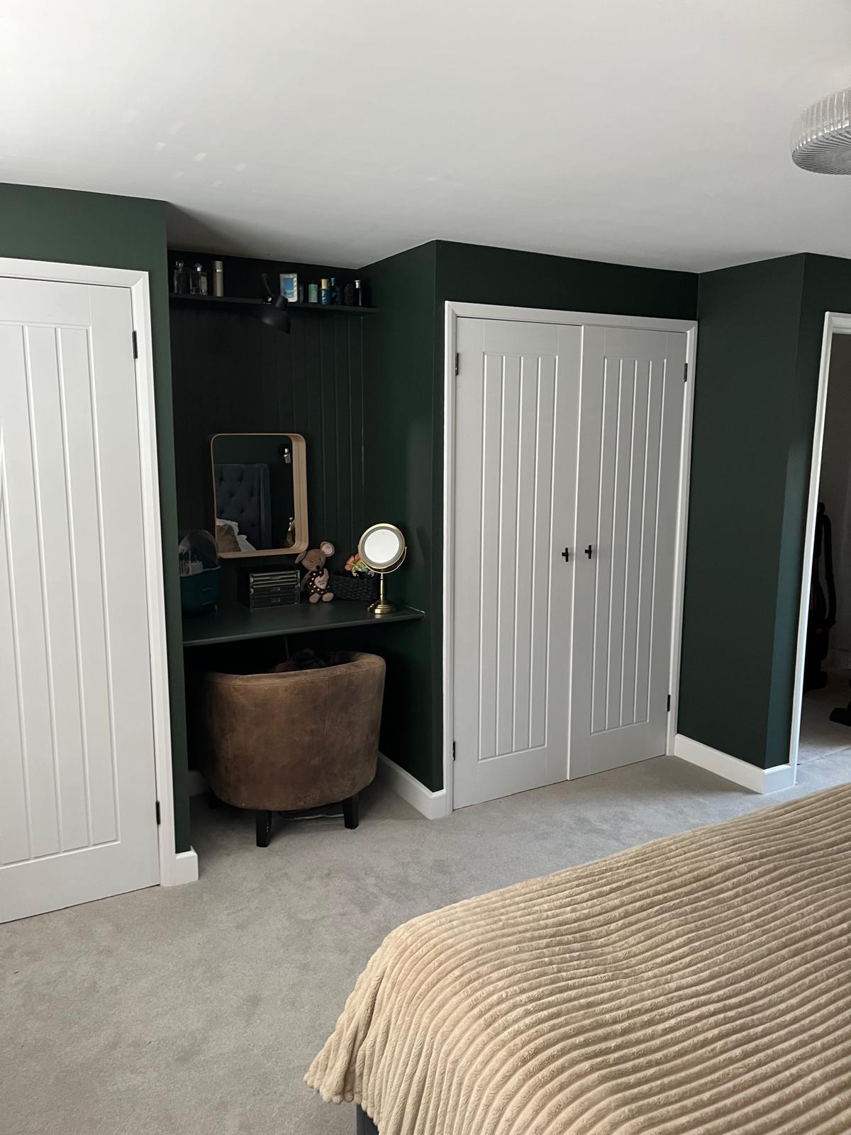 Green bedroom dressing area & built-in wardrobes