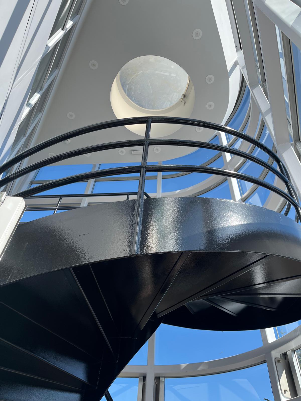 Spiral staircase low-angle, commercial unit